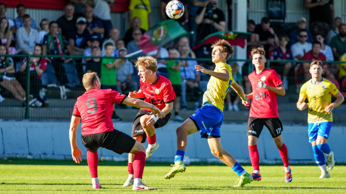 FOTO: LGKS PODLESIANKA – KUŹNIA USTROŃ